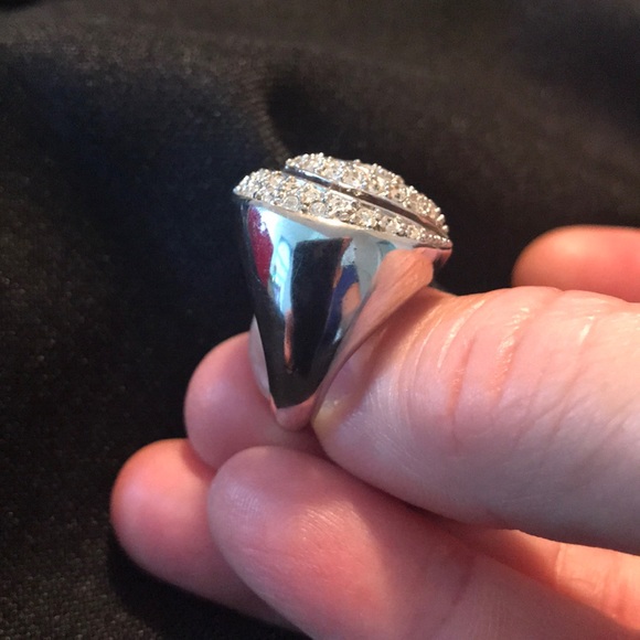 Gorgeous ring - Picture 4 of 4